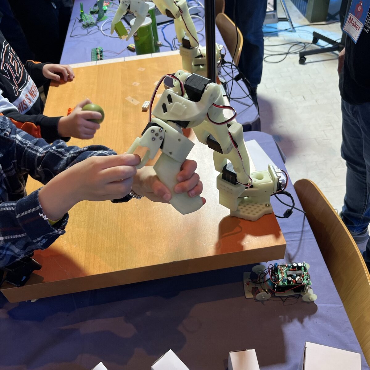 Roboterarm auf der Maker Faire 2026